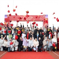 ʮ�˶�־���°���ѧ�ⳡ������������������ഺ